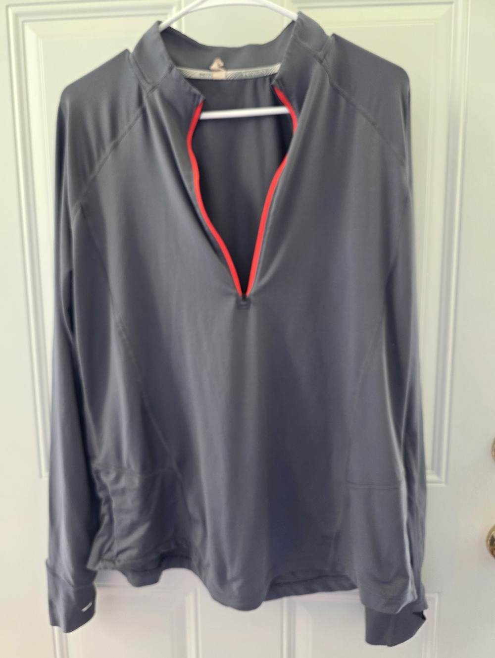 Under Armour Gray Quarter-Zip Performance Pullover with Red Trim Size XL